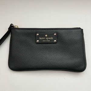 EUC Kate Spade Chrissy Berkshire Road Gray Wristlet